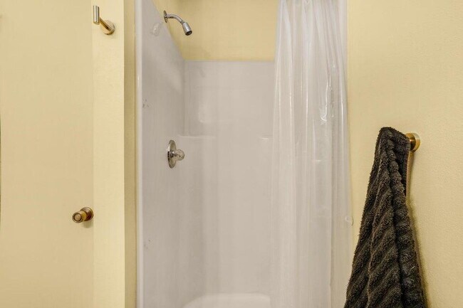 Building Photo - "Charming 3-Bedroom home in Valparaiso wit...