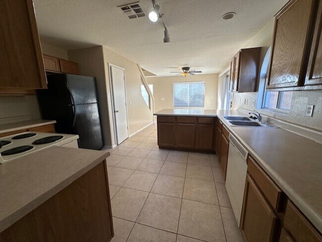 Building Photo - TWO STORY HOME NEAR SAN TAN MALL