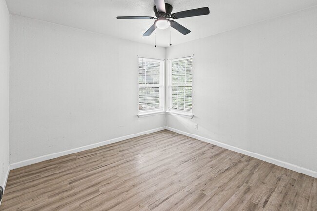 Building Photo - 3038 Weir Ave