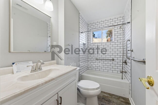 Building Photo - 8410 Yolanda Rd