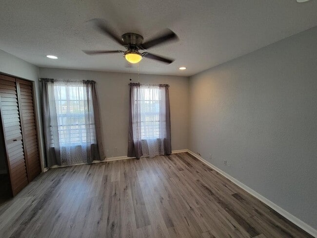 Building Photo - 197 NW Eller St