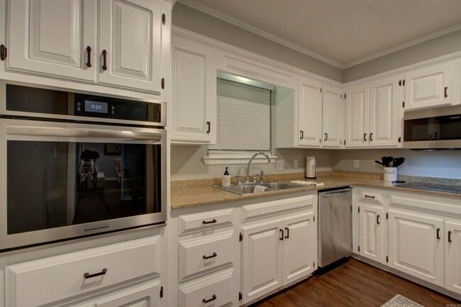 Building Photo - 3514 Skyline Blvd