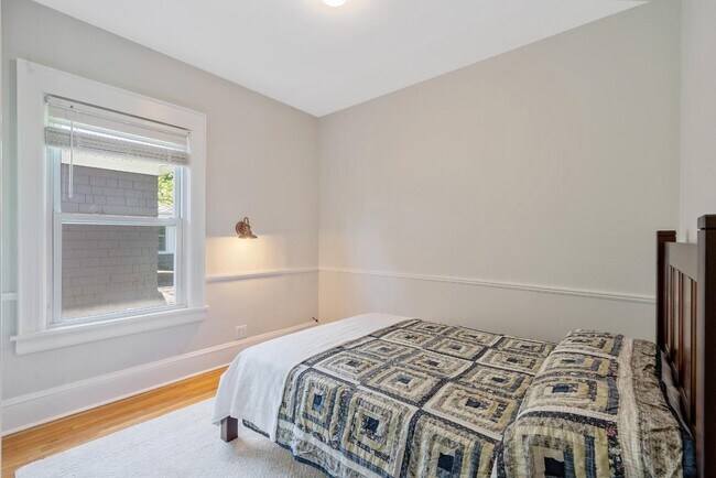 Building Photo - 816-818 Maryland Ave - Upstairs Unit 2