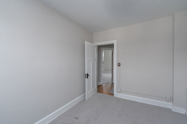 Building Photo - 3-Bedroom, 1.5 Bathroom Home in Belair-Edison