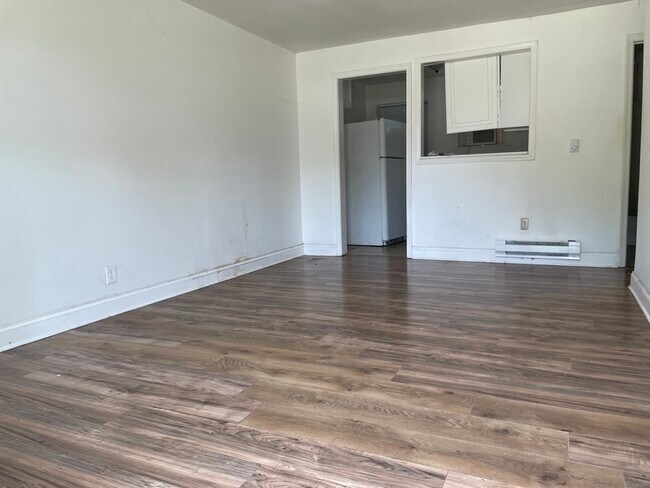 Building Photo - 3700 Killam Ave
