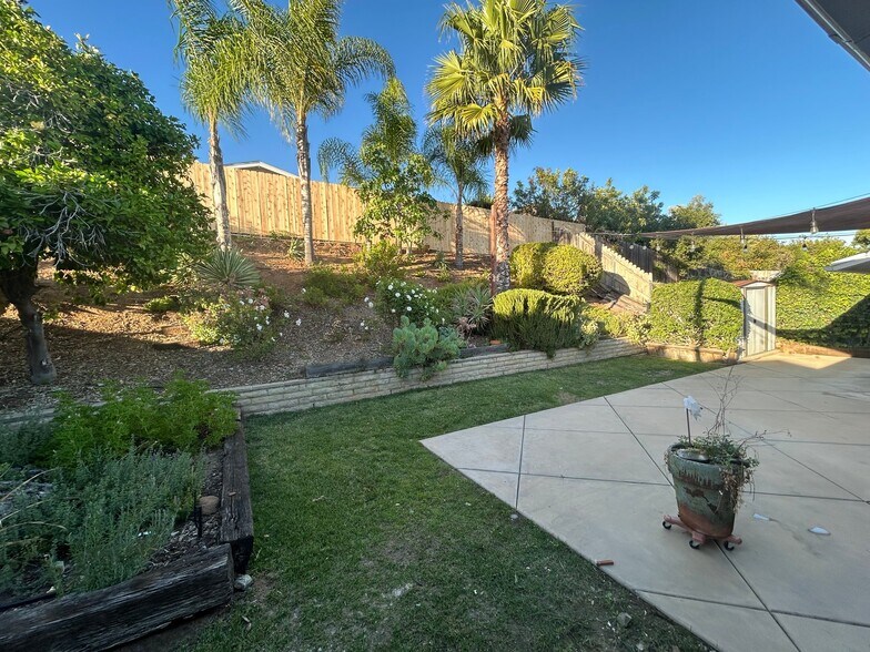 Building Photo - 1916 Felice Dr