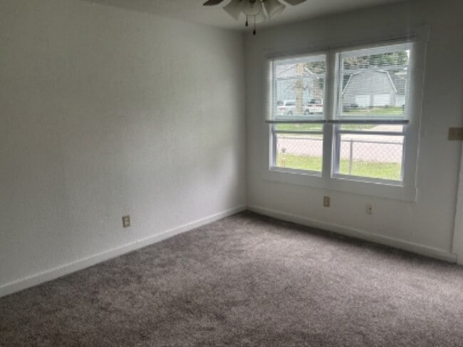 Building Photo - 420 Water St