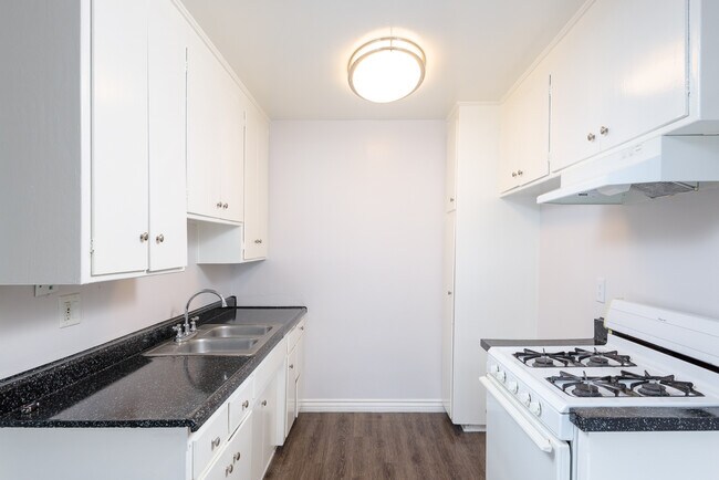 Building Photo - Lanark Apartments