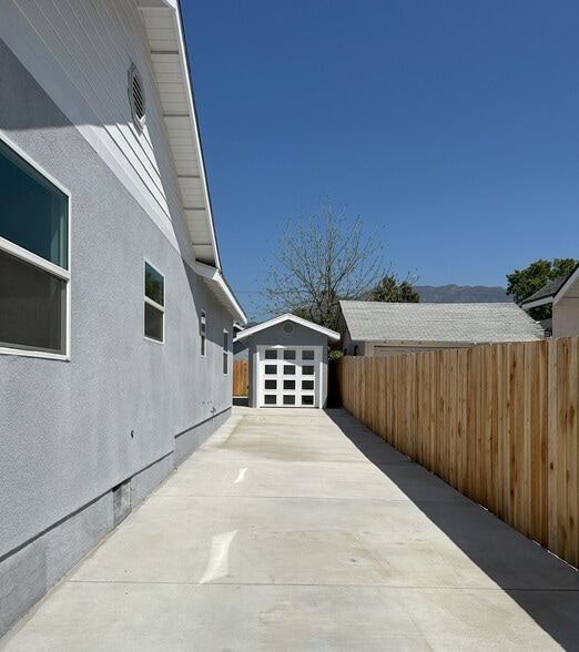Building Photo - 515 Archwood Pl