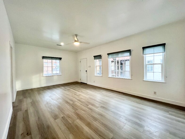 Building Photo - 1524 N Sycamore St