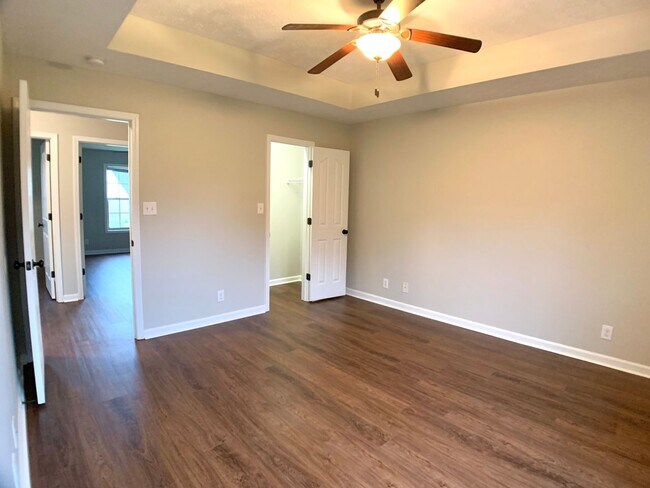 Building Photo - 685 Foxfield Dr