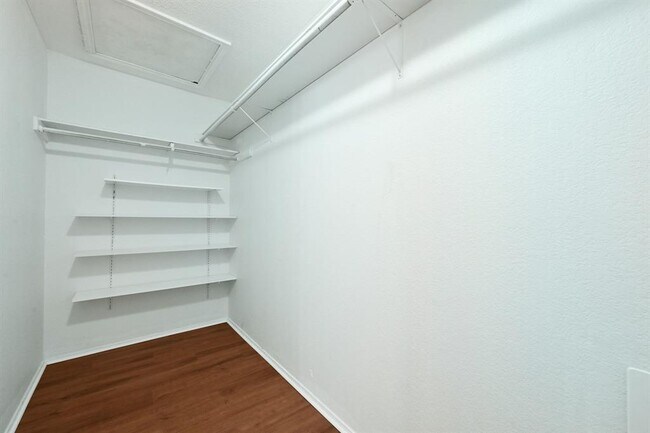 Building Photo - 1045 Hidden Hills Dr