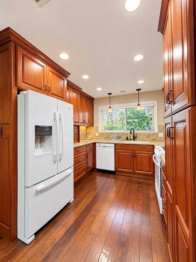 Building Photo - 40643 Encanto Way