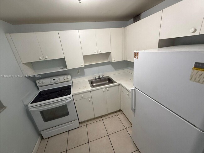 Building Photo - 1725 W 60th St