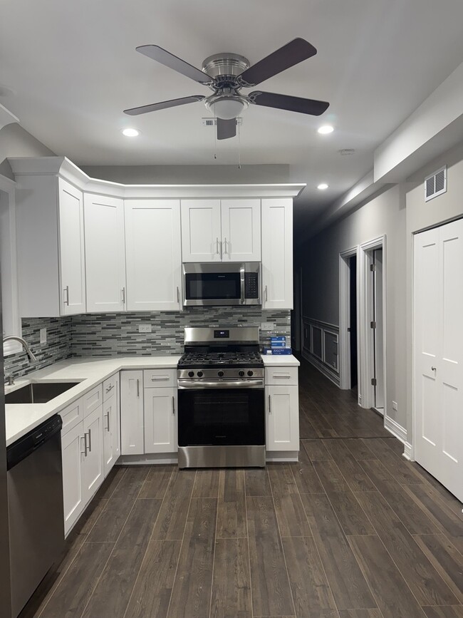 Building Photo - 8509 S Brandon Ave