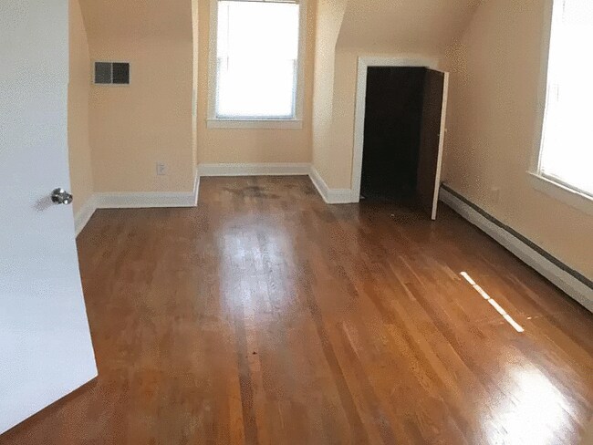 Building Photo - 2211 Victoria Blvd