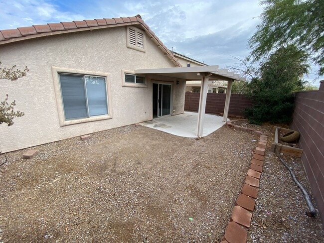 Building Photo - 3 bed/2 bath home located in Summerlin