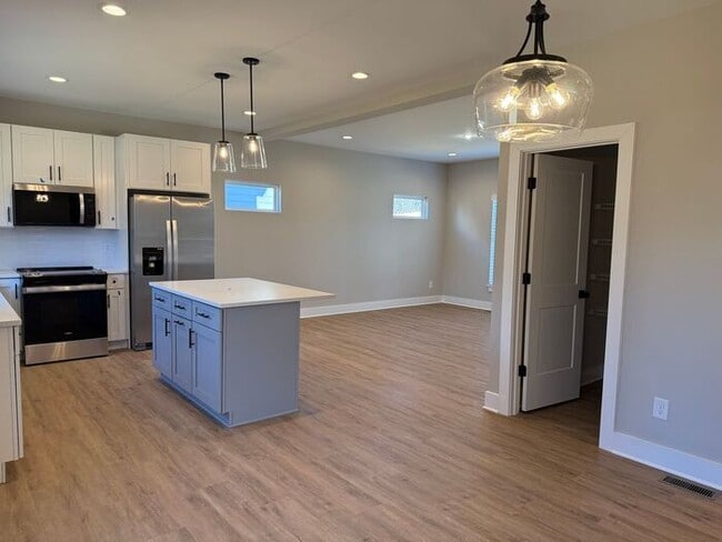 Building Photo - Beautiful New Construction in Booming Old Hickory