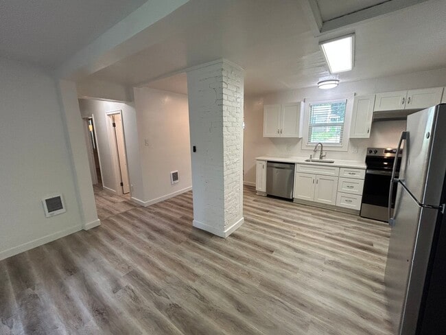 Building Photo - Cute 3 Bed, 1 Bath Home in Sunset Hill!