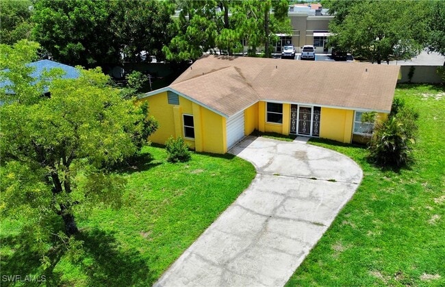 Building Photo - 652 NE 15th Ct