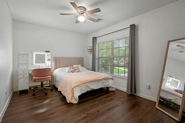 Building Photo - 93 E Stony End Pl