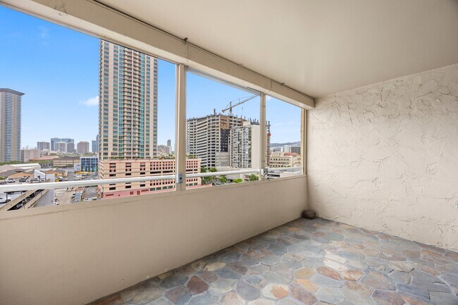 Building Photo - Beautiful 2BR/2BA Condo Close to Ala Moana & Downtown