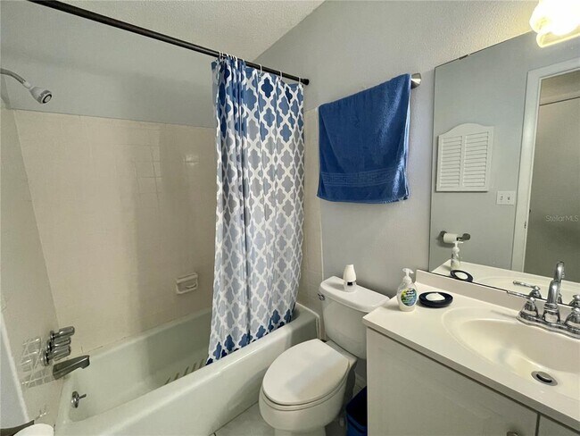 Building Photo - 2101 Utica Dr