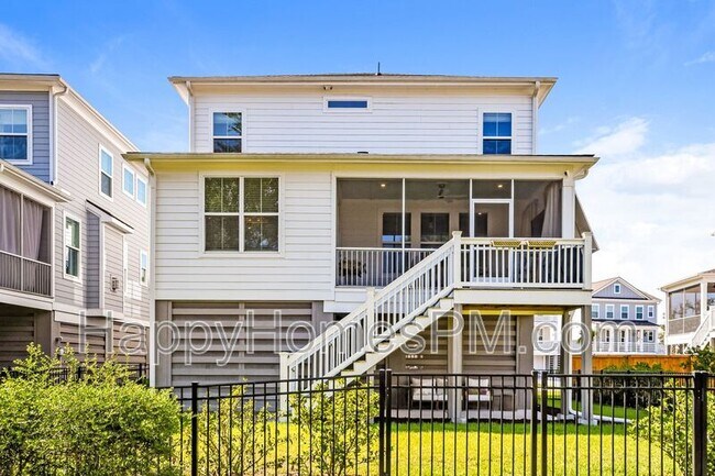 Building Photo - 2242 Tillage St