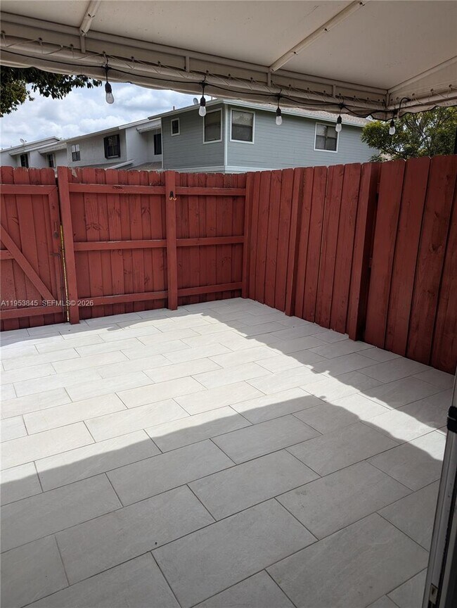 Building Photo - 641 NW 105th Way