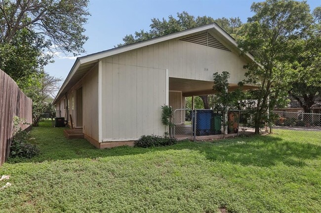 Building Photo - 3114 Plantation Rd