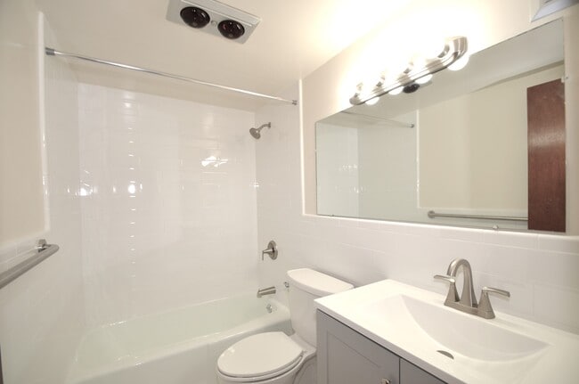 Building Photo - 3900 Park Ave