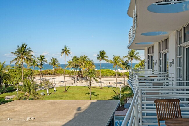Building Photo - 1001 Collins Ave