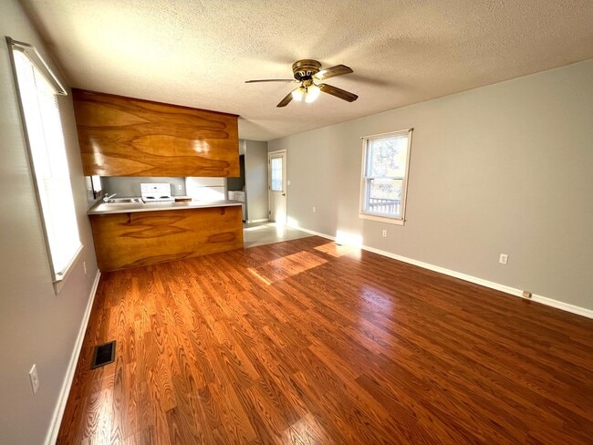 Building Photo - Country Living and Convenience at It's BEST