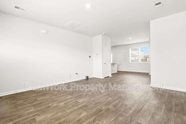 Building Photo - 806 Lilyford Ln