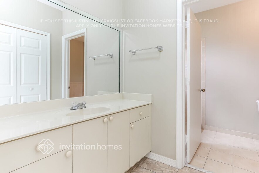 Building Photo - 5851 SW 163rd Pl