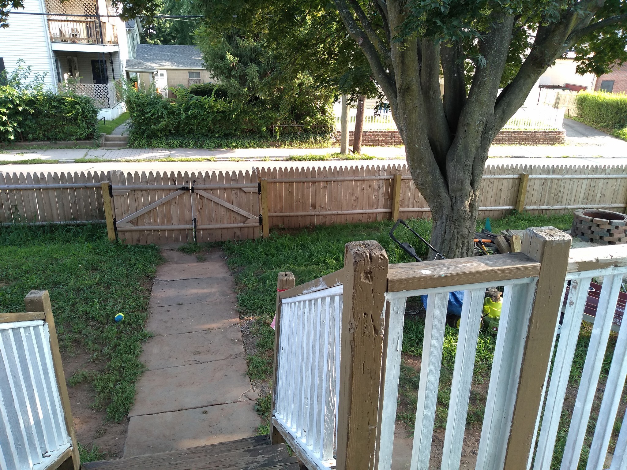 Building Photo - 261 Maple St