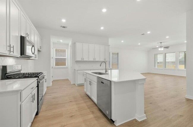 Building Photo - 2309 Magnolia Hl Dr