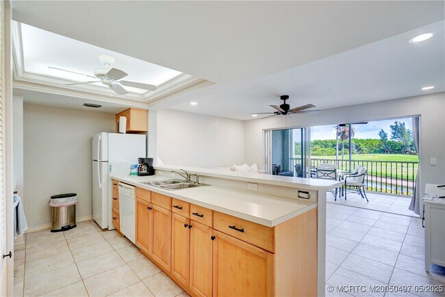 Building Photo - 5539 NE Gulfstream Way