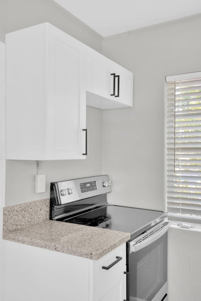 Building Photo - 310 1/2 S Mars