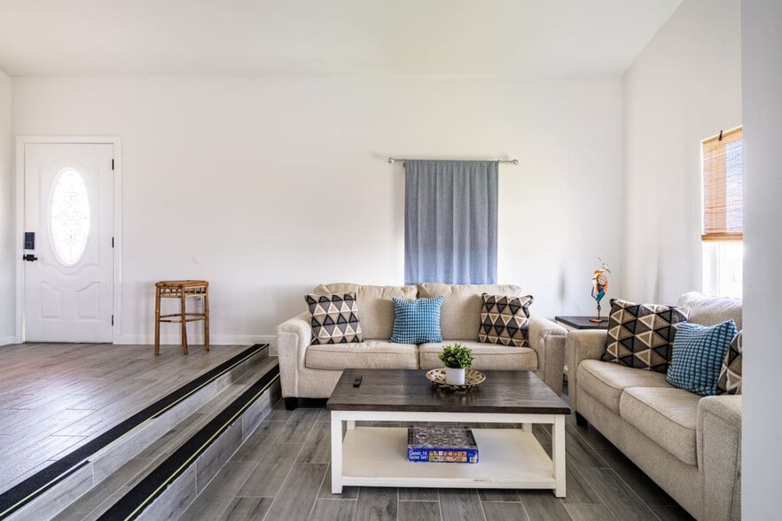 Building Photo - 920 17th St