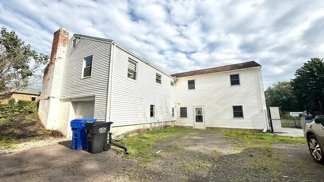 Building Photo - 1519 Sullivan Ave