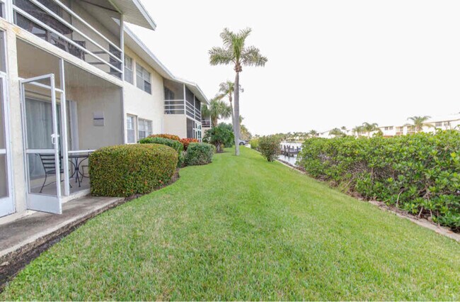 Building Photo - 1830 Robalo Dr