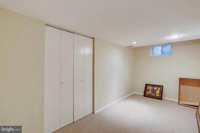 Building Photo - 9801 Clydesdale St