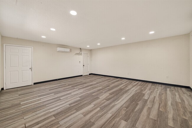 Building Photo - 6203 Gessner Rd