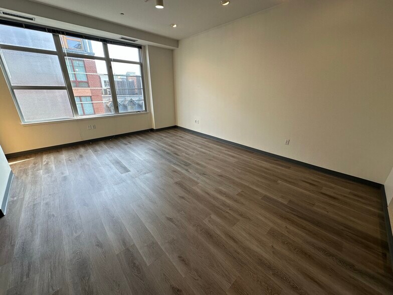 Building Photo - 211 E Berkeley St