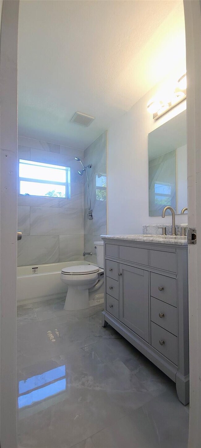 Building Photo - 1400 SE 8th Ave