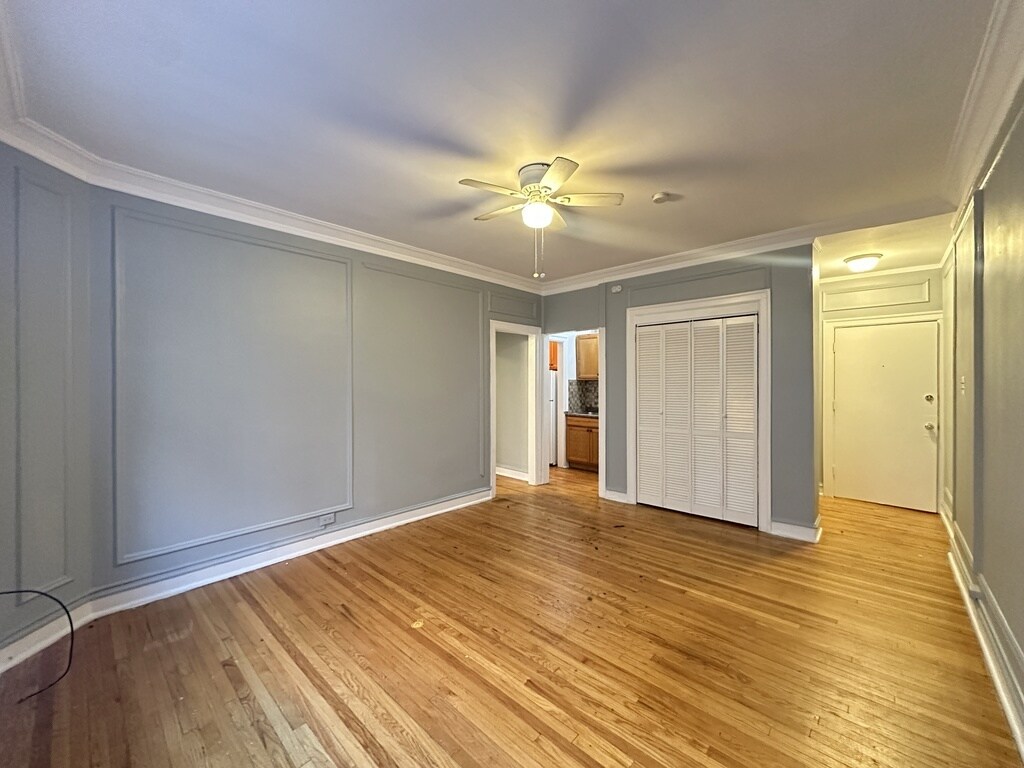 Building Photo - 1369 W Estes Ave