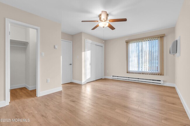 Building Photo - 218 Medford Ct