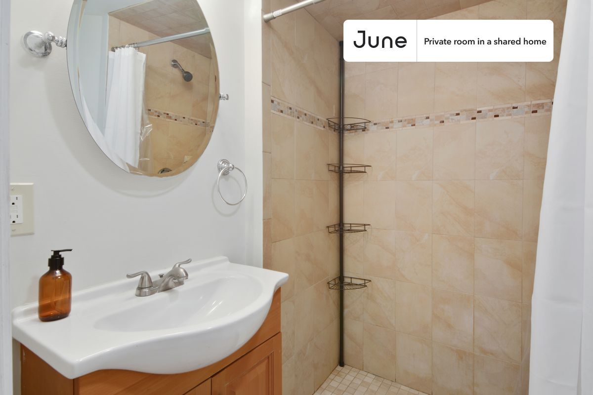 Building Photo - Room in Shared 7 bed/2 bath home in Allston