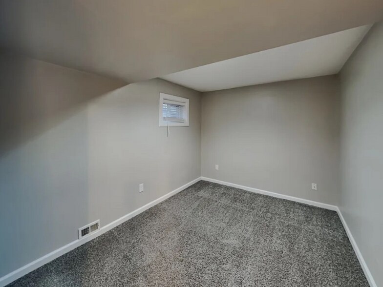 Building Photo - 5227 E 123rd Ave